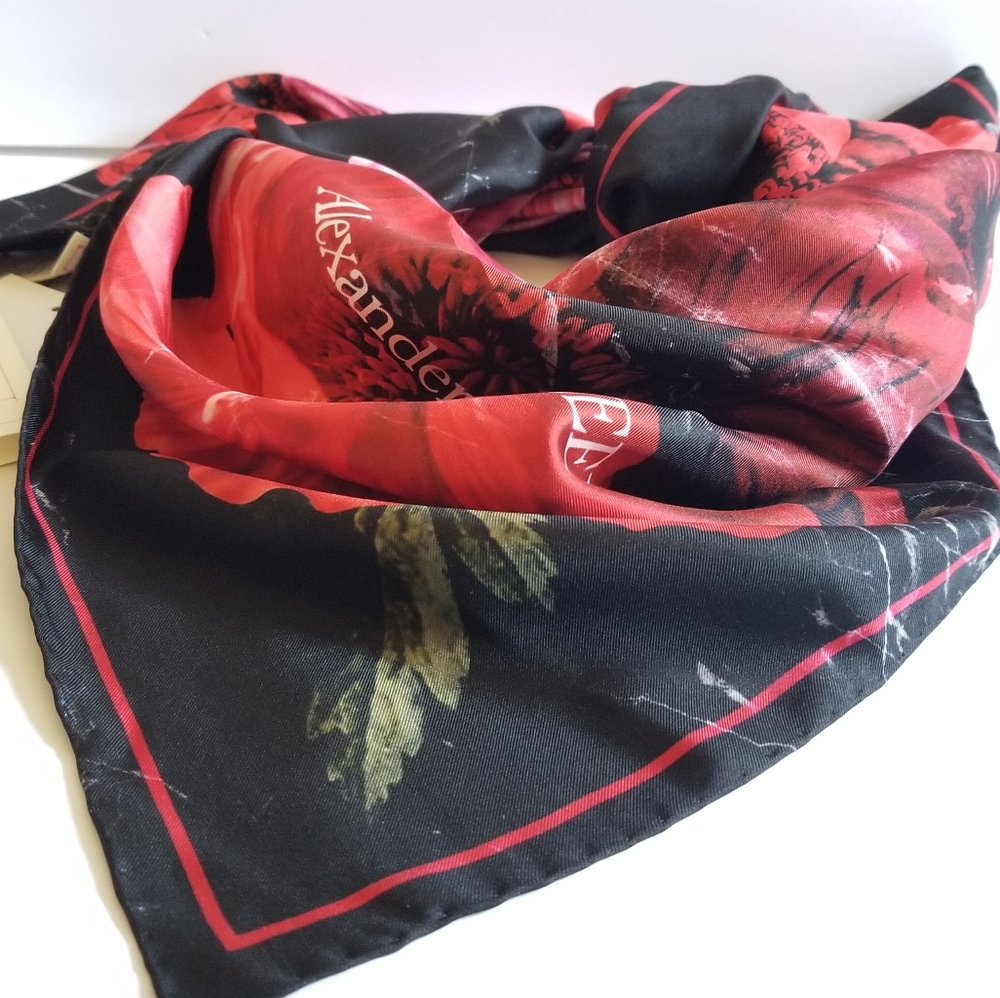 Alexander McQueen Poppy Floral Silk Square Scarf Black Red - Picture 2 of 5